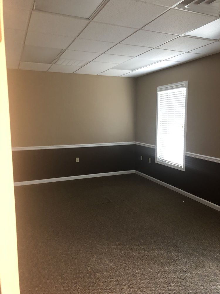 Powell - Like New Professional Office: 7317 Clinton Hwy, Powell, TN 37849
